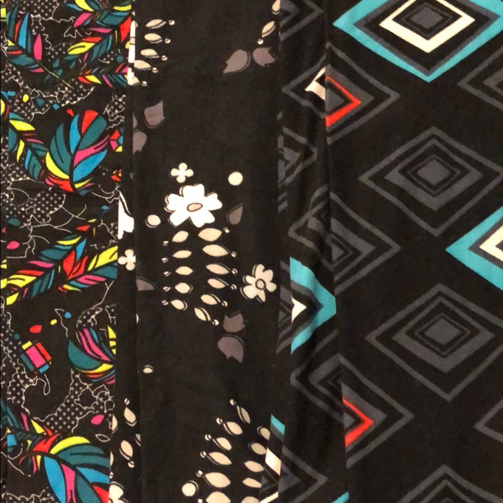Tall and Curvy LulaRoe leggings, black background